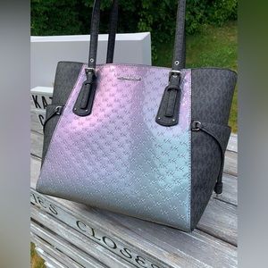 NWT HOLOGRAPHIC MICHAEL KORS SHOULDER BAG